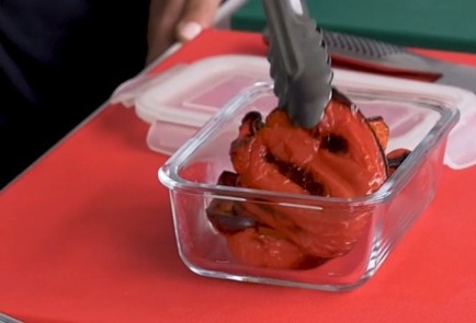 Фото шага рецепта Мясной рулет со шпинатом и сладким перцем 151339 шаг 7  