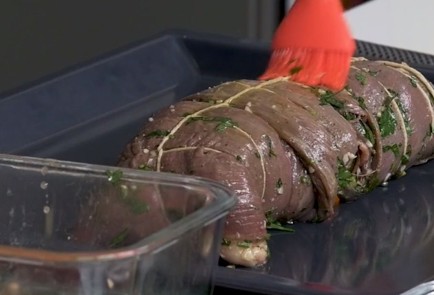 Фото шага рецепта Мясной рулет со шпинатом и сладким перцем 151339 шаг 9  