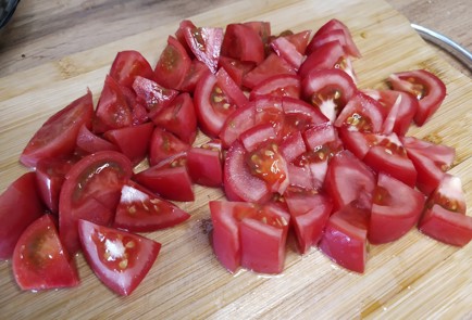 Фото шага рецепта Мясной салат с розовыми помидорами и кинзой 189174 шаг 5  