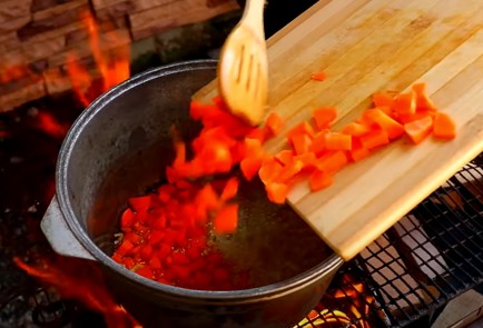 Фото шага рецепта Мясной суп с тыквой на костре 151528 шаг 2  