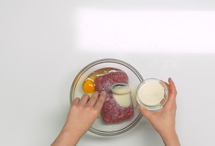 Фото шага рецепта Мясные котлеты с сыром 33930 шаг 2