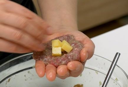 Фото шага рецепта Мясные котлеты с сыром 33930 шаг 4