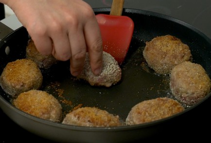 Фото шага рецепта Мясные котлеты с сыром 33930 шаг 6