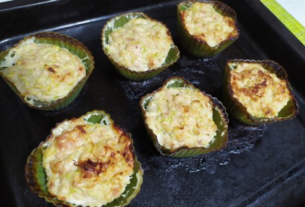 Фото шага рецепта Маффины в духовке с мясом и кабачком 189729 шаг 9  