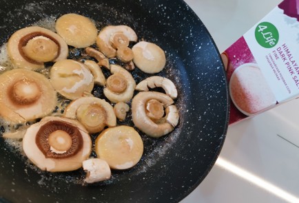 Фото шага рецепта Мясо индейки пофранцузски 175828 шаг 3  