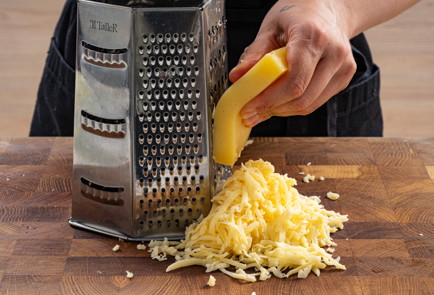 Фото шага рецепта Мясо пофранцузски с помидорами в духовке 190029 шаг 3  