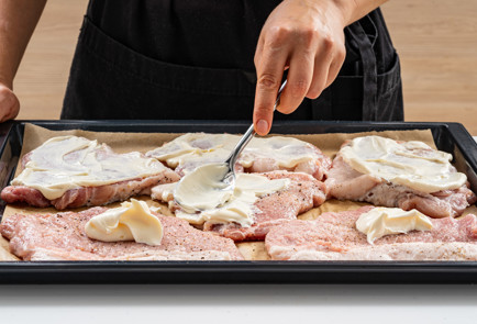 Фото шага рецепта Мясо пофранцузски с помидорами в духовке 190029 шаг 7  