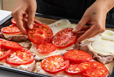 Фото шага рецепта Мясо пофранцузски с помидорами в духовке 190029 шаг 8  