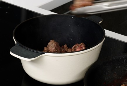 Фото шага рецепта Мясо с подливкой 151792 шаг 3  