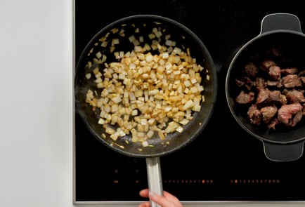 Фото шага рецепта Мясо с подливкой 151792 шаг 4  