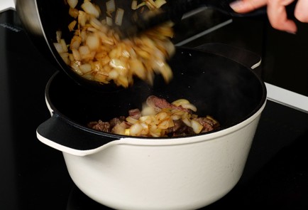 Фото шага рецепта Мясо с подливкой 151792 шаг 5  