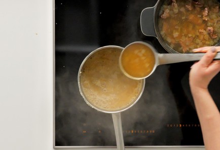 Фото шага рецепта Мясо с подливкой 151792 шаг 8  