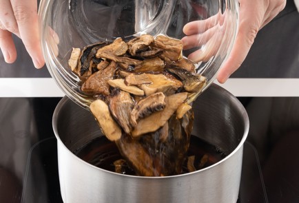 Фото шага рецепта Мясо в горшочке 140921 шаг 1  