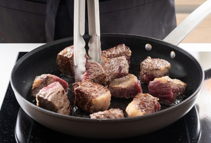 Фото шага рецепта Мясо в горшочке 140921 шаг 3  