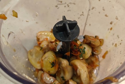 Фото шага рецепта Начинка для блинов из курицы и грибов 191377 шаг 10  