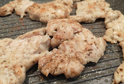 Фото шага рецепта Начинка для блинов из курицы и грибов 191377 шаг 3  