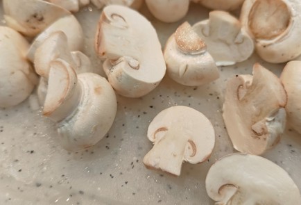 Фото шага рецепта Начинка для блинов из курицы и грибов 191377 шаг 4  