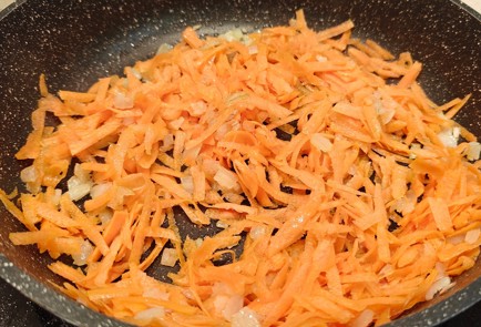 Фото шага рецепта Начинка для блинов из курицы и грибов 191377 шаг 6  