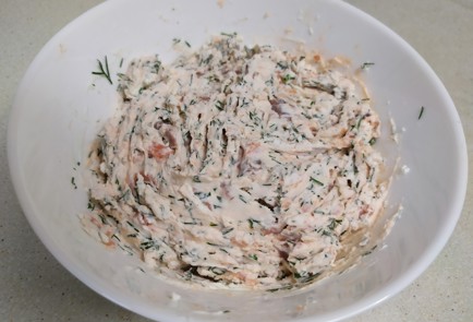 Фото шага рецепта Начинка для тарталеток с красной рыбой и творожным сыром 190881 шаг 8  