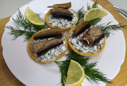 Фото шага рецепта Начинка для тарталеток с солеными огурцами и шпротами 190894 шаг 10  