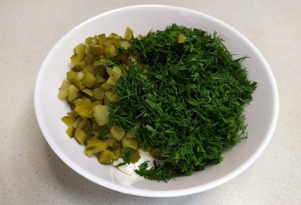 Фото шага рецепта Начинка для тарталеток с солеными огурцами и шпротами 190894 шаг 4  