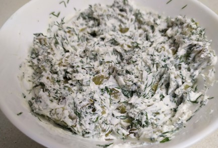 Фото шага рецепта Начинка для тарталеток с солеными огурцами и шпротами 190894 шаг 5  