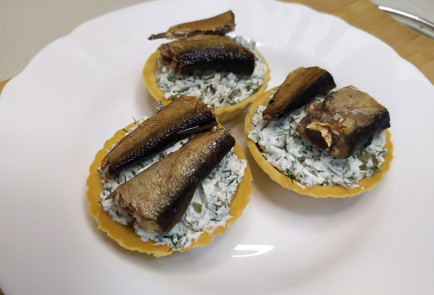 Фото шага рецепта Начинка для тарталеток с солеными огурцами и шпротами 190894 шаг 9  