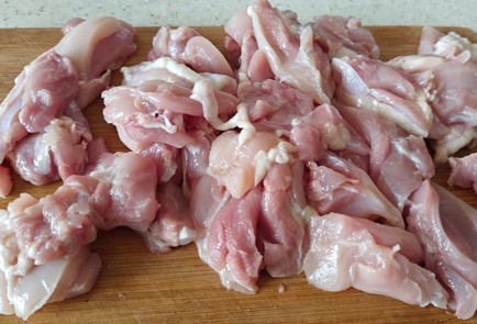 Фото шага рецепта Наггетсы домашние сочные 190356 шаг 2