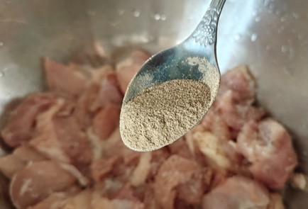 Фото шага рецепта Наггетсы домашние сочные 190356 шаг 4