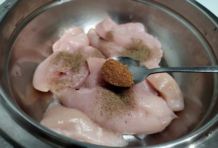 Фото шага рецепта Наггетсы из курицы 188044 шаг 2  