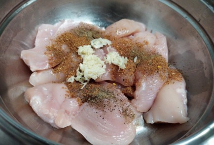 Фото шага рецепта Наггетсы из курицы 188044 шаг 3  