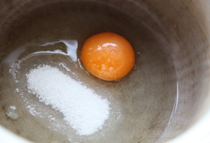 Фото шага рецепта Налистники с творогом и бананом 174083 шаг 1