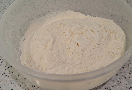 Фото шага рецепта Наливной пирог на кефире с яйцом сыром и зеленью 186596 шаг 10  