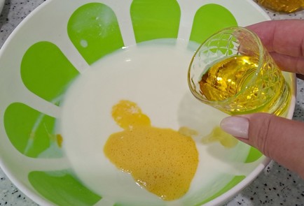 Фото шага рецепта Наливной пирог на кефире с яйцом сыром и зеленью 186596 шаг 12  