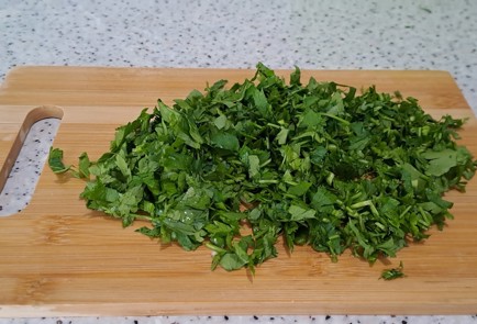 Фото шага рецепта Наливной пирог на кефире с яйцом сыром и зеленью 186596 шаг 3  