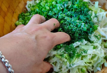 Фото шага рецепта Наливной пирог с капустой и луком на сыворотке 189706 шаг 15  