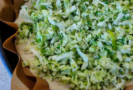 Фото шага рецепта Наливной пирог с капустой и луком на сыворотке 189706 шаг 18  