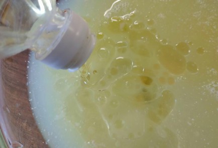 Фото шага рецепта Наливной пирог с капустой и луком на сыворотке 189706 шаг 5  