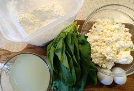 Фото шага рецепта Заливной пирог с творогом и шпинатом 190944 шаг 1