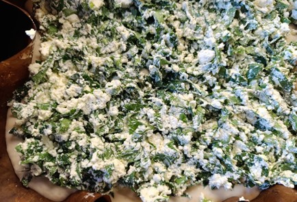 Фото шага рецепта Заливной пирог с творогом и шпинатом 190944 шаг 15