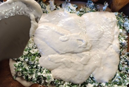 Фото шага рецепта Заливной пирог с творогом и шпинатом 190944 шаг 16