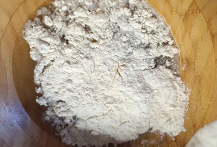 Фото шага рецепта Заливной пирог с творогом и шпинатом 190944 шаг 4