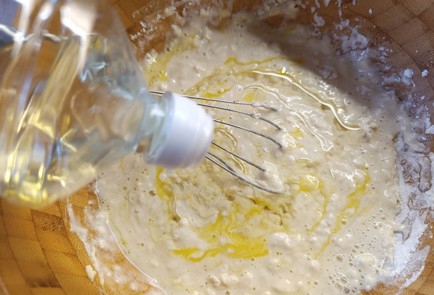 Фото шага рецепта Заливной пирог с творогом и шпинатом 190944 шаг 5