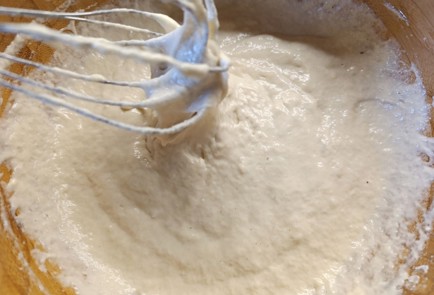 Фото шага рецепта Заливной пирог с творогом и шпинатом 190944 шаг 7