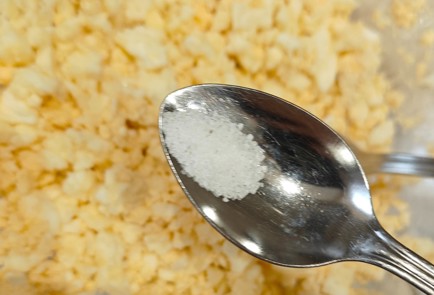 Фото шага рецепта Намазка на хлеб из яиц 190729 шаг 3  