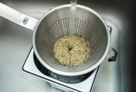 Фото шага рецепта Нанмен 138561 шаг 6  