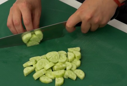 Фото шага рецепта Настоящий греческий салат 30893 шаг 2  