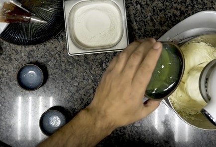 Фото шага рецепта Настоящее бакинское курабье 151529 шаг 2  