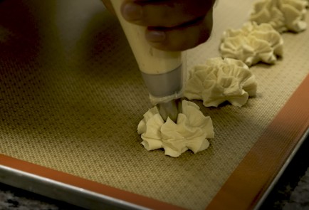 Фото шага рецепта Настоящее бакинское курабье 151529 шаг 5  