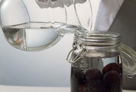 Фото шага рецепта Настойка из сливы 80646 шаг 2  